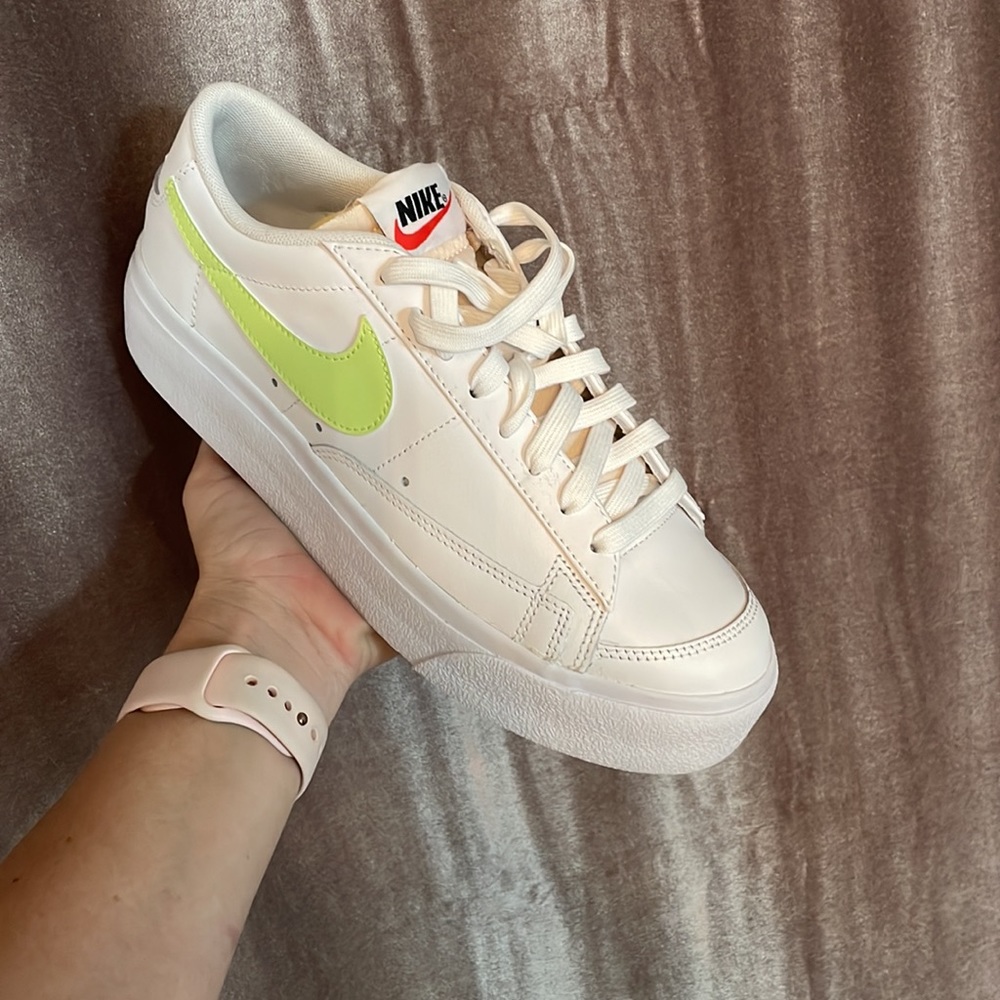 Nike Women's Blazer Low Platform Shoes White Lemon Twist NIB